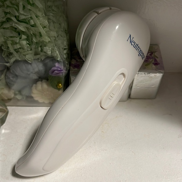 Neutrogena Skincare Neutrogena Microdermabrasion Tool Poshmark
